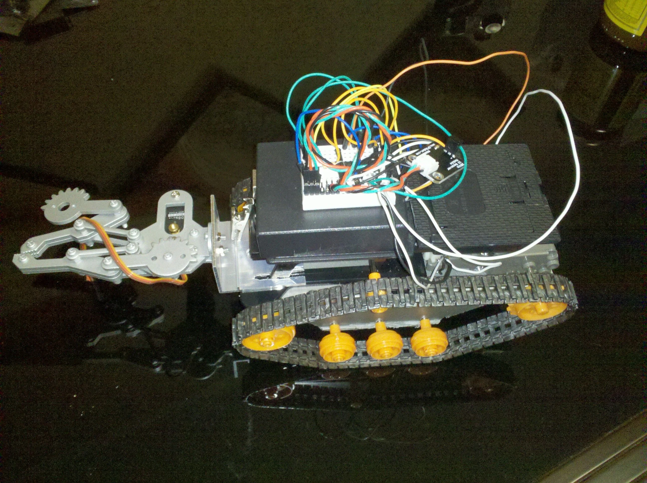Como fazer um robô com esteiras com Arduino