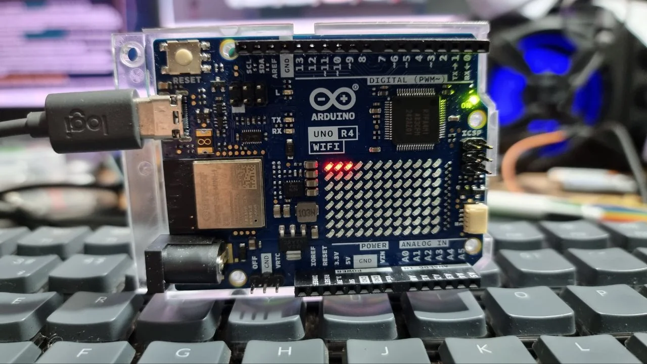 Como controlar a matriz de LEDs do UNO R4