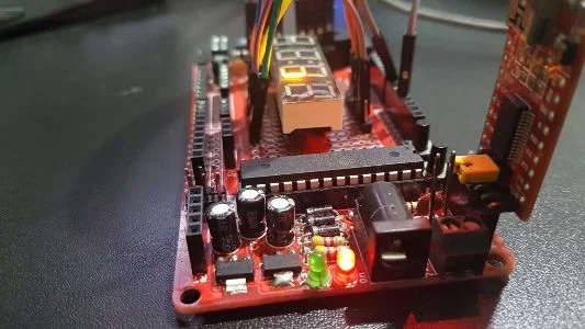 Multiplexação e POV com PCF8574 e display de 7 segmentos