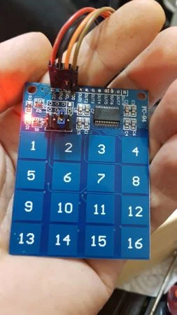 Keypad capacitivo 16 valores com ESP8266