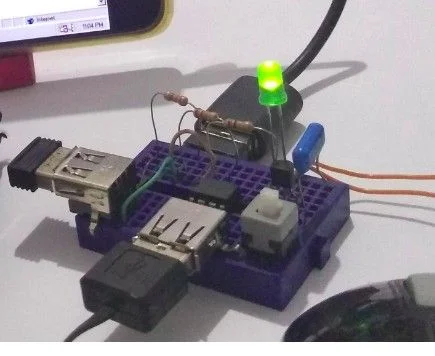 Professor cria computador com apenas R$22 ?