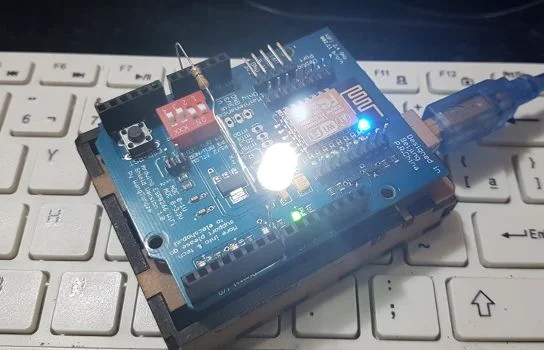 Piscar um LED é o hello world do Arduino