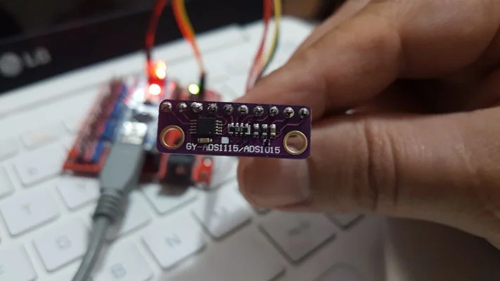 Minimalístico ADS1015, seu conversor AD para todas as plataformas!